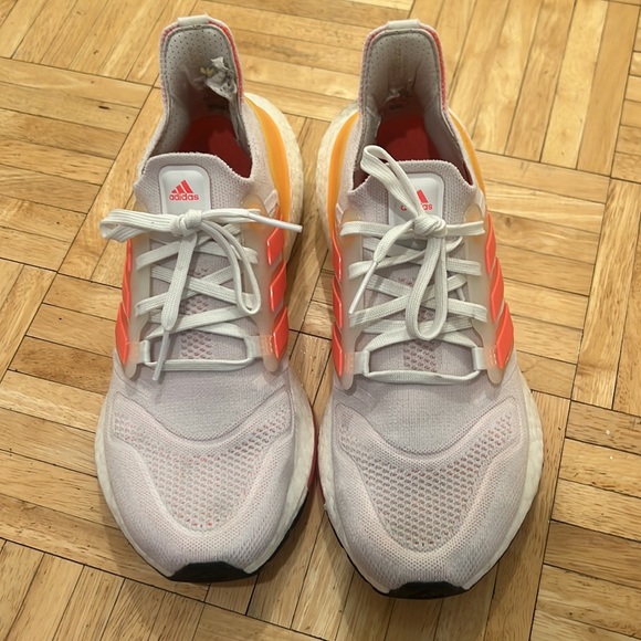 Women’s Ultraboost 22 - Picture 10 of 16